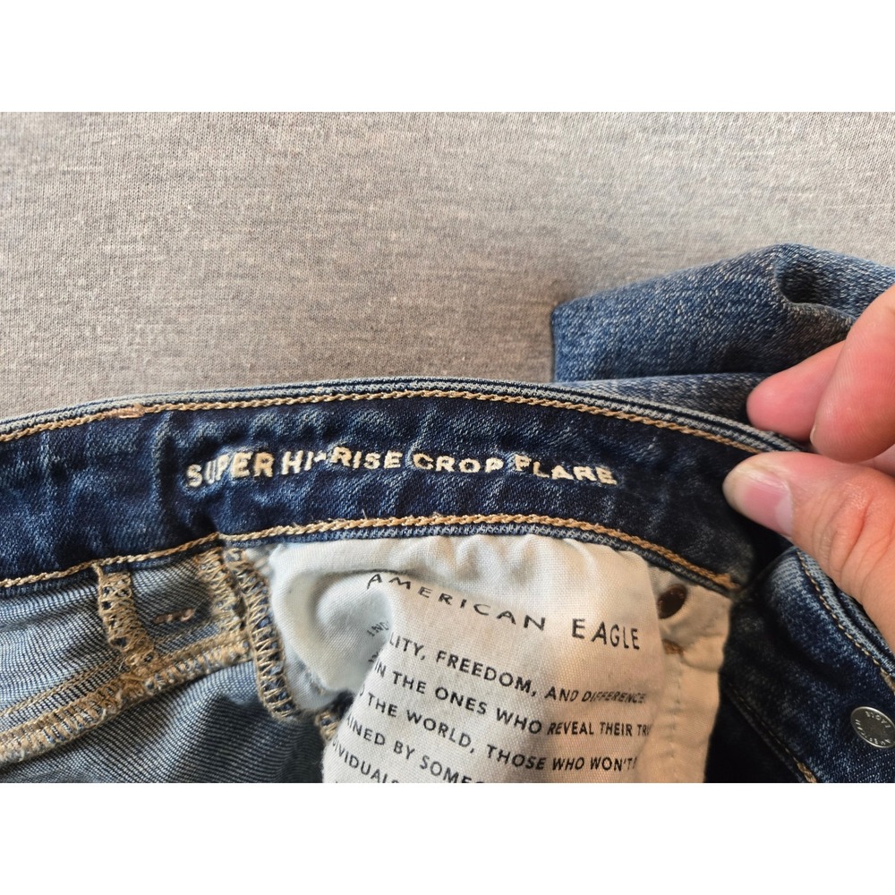 American Eagle Jeans Women 6 Blue Super Hi-Rise‎ Crop Flare Distressed Raw Hem - Picture 4 of 14